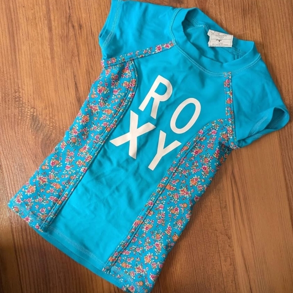 2/$15 Roxy Girls Rash Guard 2T - Picture 1 of 1